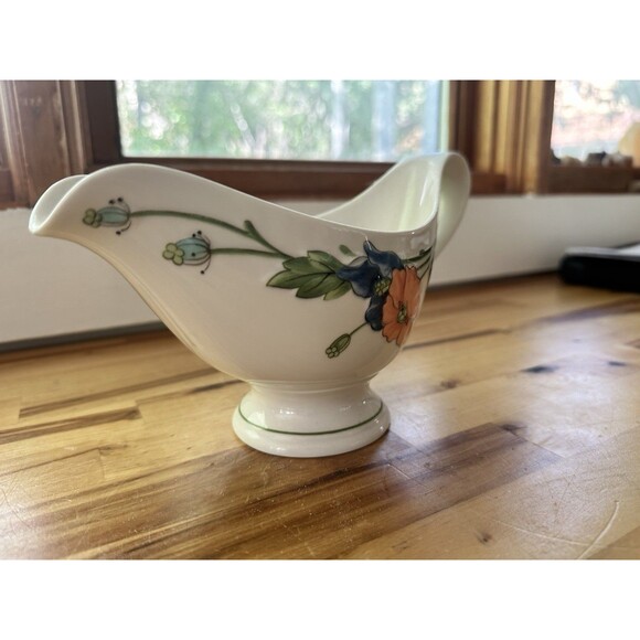 VILLEROY & BOCH AMAPOLA GRAVY / SAUCE BOAT - W. GERMANY - Picture 1 of 4